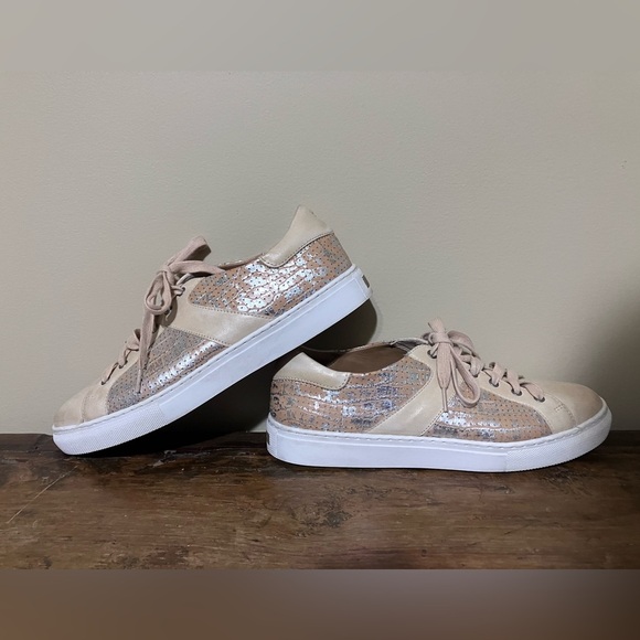 Trask Cream Sneakers Classic Low-Top Design - Picture 4 of 9